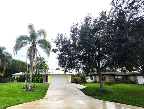 6707 Coquina Ave, FORT PIERCE, FL, 34951-1216 | Card Image
