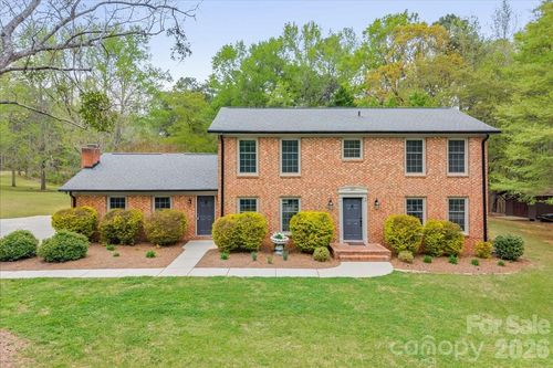 207 Williamsburg Ln, Wadesboro, NC, 28170-2846 | Card Image