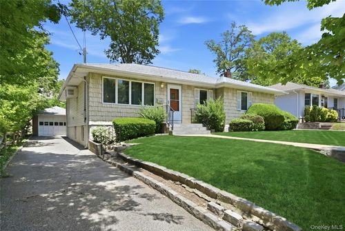152 Nassau Drive, North Hempstead, NY, 11507 | Card Image