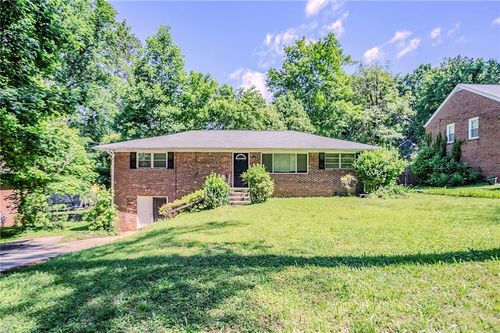 2201 Bolling Brook Dr Sw, Atlanta, GA, 30311-2517 | Card Image