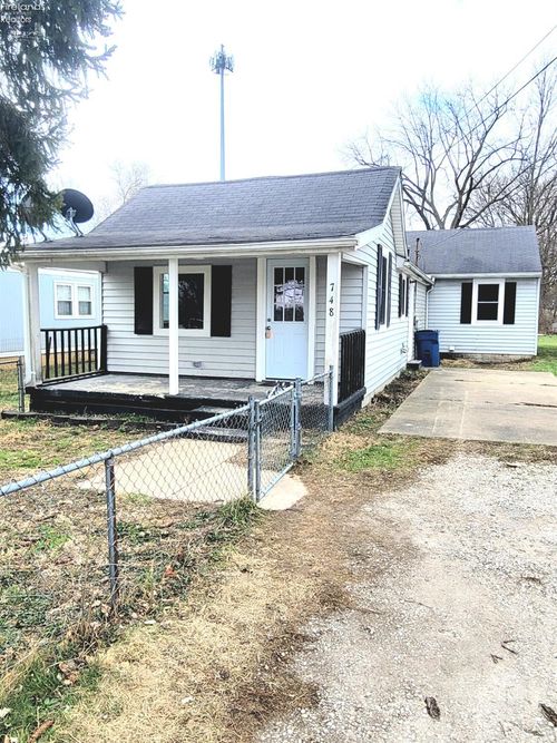 748 S Front St, Fremont, OH, 43420-3408 | Card Image