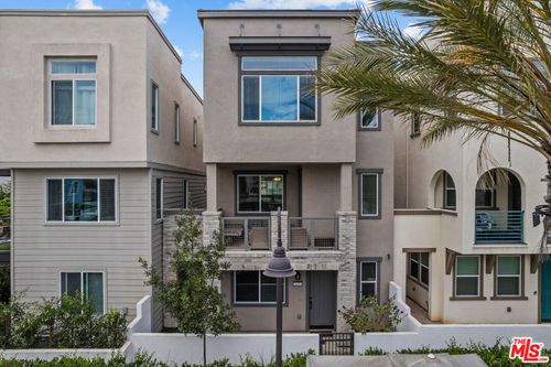 625 Daniel Freeman Cir, Inglewood, CA, 90301-4146 | Card Image