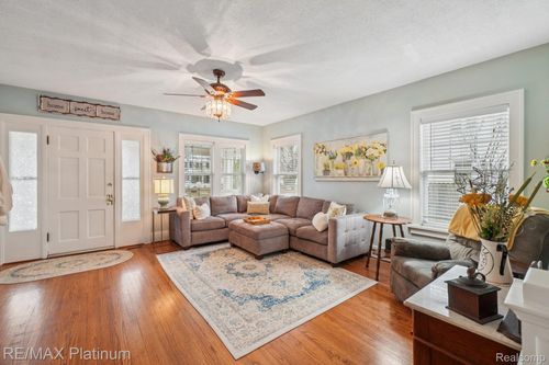 409 Walnut St, Howell, MI, 48843-2228 | Card Image