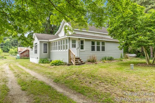 2122 Coats Grove Rd, Hastings, MI, 49058-9405 | Card Image