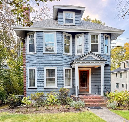 133-131-133 Mount Vernon St, Newton, MA, 02465-2559 | Card Image