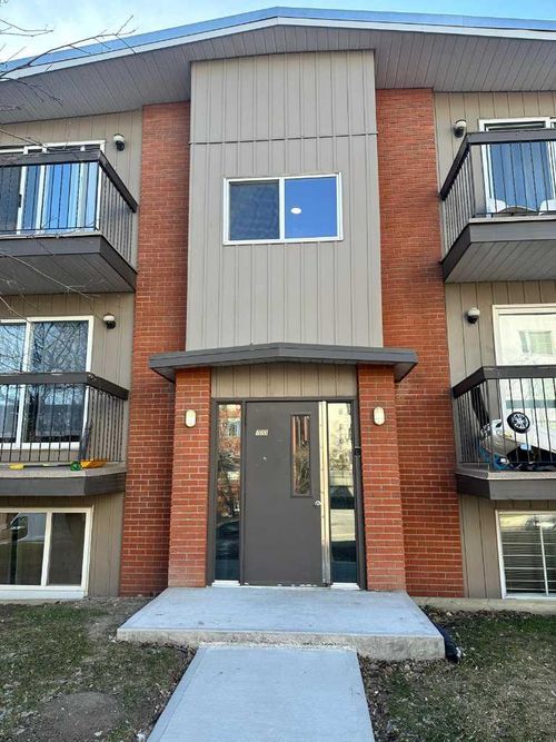 723 5 Street Ne, Calgary, AB, T3E2W7 | Card Image
