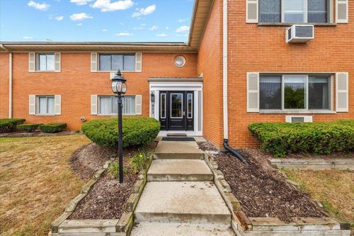 803 Plate St, Rochester, MI, 48307-1648 | Card Image