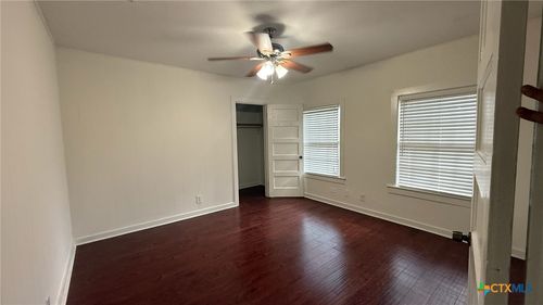 724 N Beal St, Belton, TX, 76513-2609 | Card Image