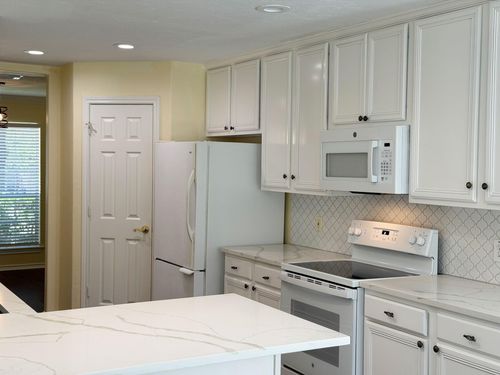 27 N Queenscliff Cir, The Woodlands, TX, 77382-1770 | Card Image