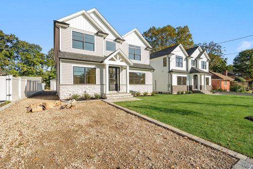 47 Netz Pl, Albertson, NY, 11507-1411 | Card Image