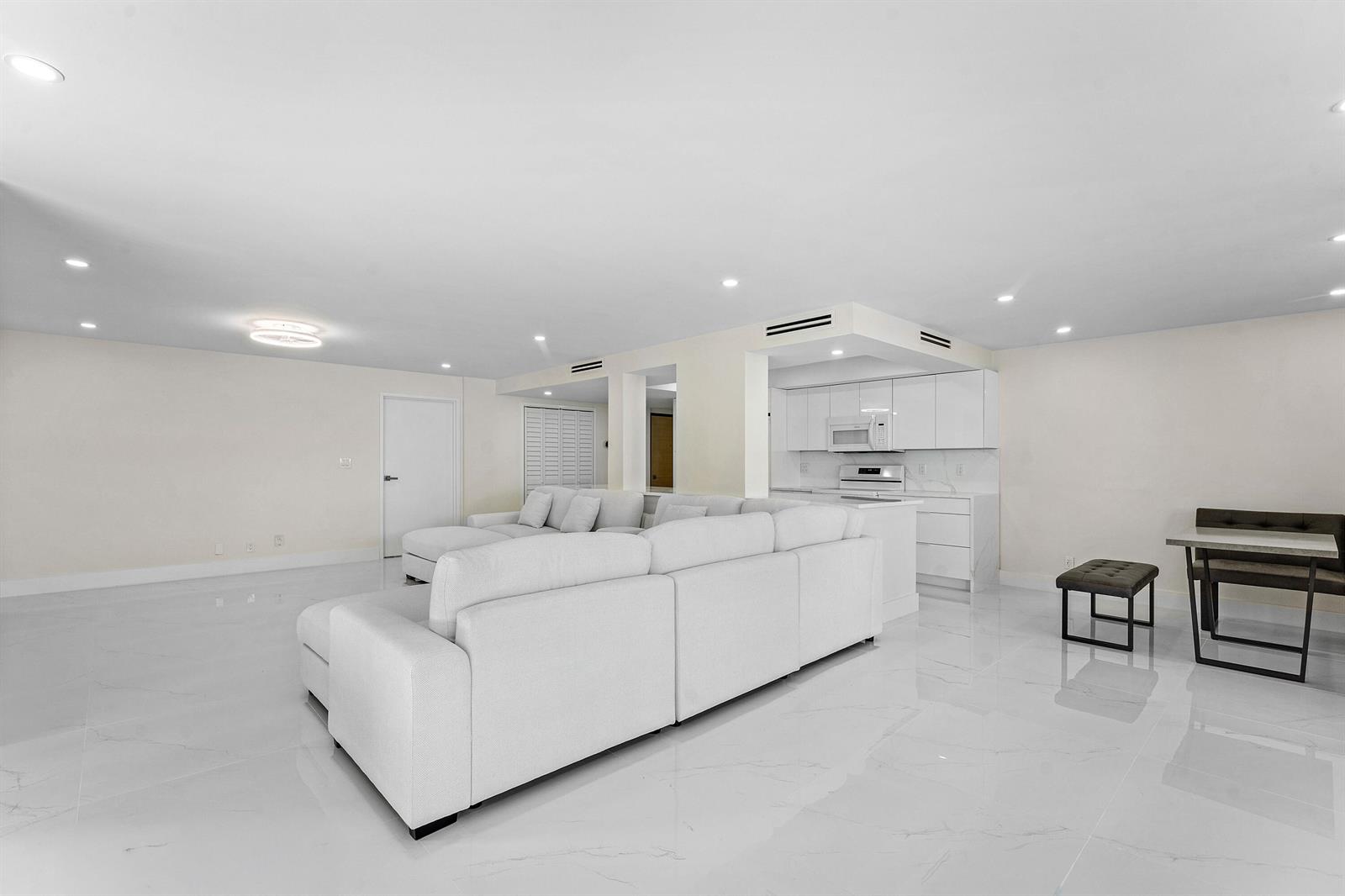 Residential Lease in Singer Island 4