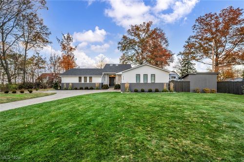 5365 E Lake Rd, Sheffield Lake, OH, 44054-1822 | Card Image