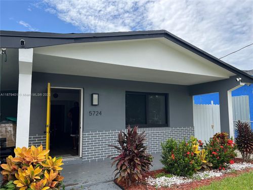 5724 Sw 18th St, West Park, FL, 33023-3061 | Card Image