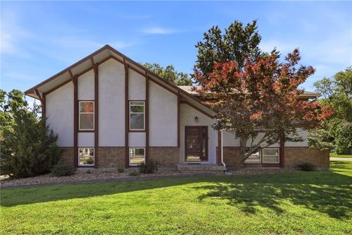1424 Woodlawn Dr, Warrensburg, MO, 64093-9769 | Card Image