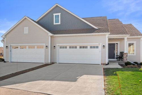 bldg-11-807 Bridlewood Dr, Hartford, WI, 53027-2799 | Card Image