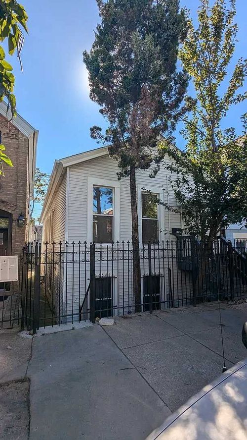 2r-1629 W Beach Ave, Chicago, IL, 60622-2232 | Card Image