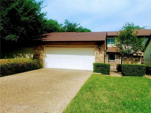 8226 Summer Side Dr, Austin, TX, 78759-8316 | Card Image