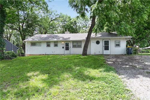 7802 E 112th St, Kansas City, MO, 64134-2847 | Card Image