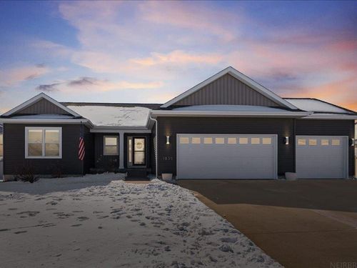 1835 Waxwing Way, Waterloo, IA, 50701-1208 | Card Image