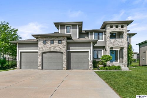18816 Merion Dr, Omaha, NE, 68136-1683 | Card Image