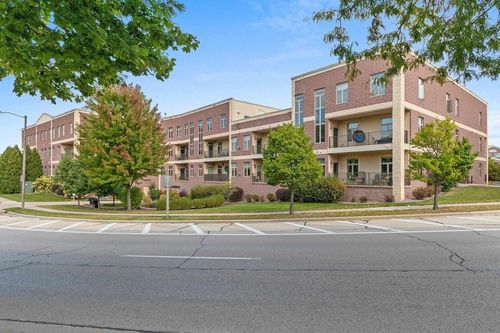 111-555 Main Avenue, DE PERE, WI, 54115 | Card Image