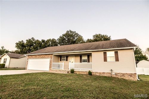 321 Murfield Dr, Poplar Bluff, MO, 63901-6646 | Card Image