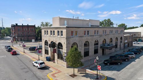 10 W Franklin St, Huntington, IN, 46750-2643 | Card Image