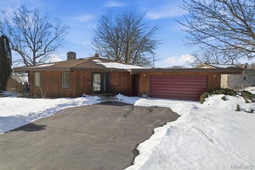 9136 Shinanguag Dr, Goodrich, MI, 48438-9404 | Card Image