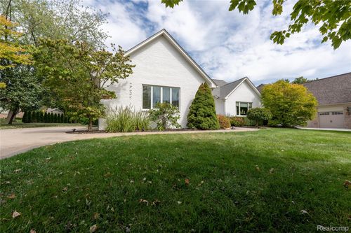 2239 Regency Hills Dr, Shelby Township, MI, 48316-2058 | Card Image