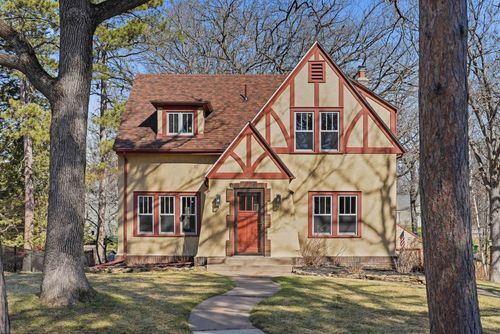 139 Spruce St, Mahtomedi, MN, 55115-1948 | Card Image