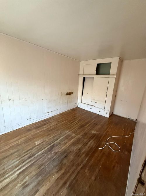 22524 Murdock Ave, Queens Village, NY, 11429-2729 | Card Image