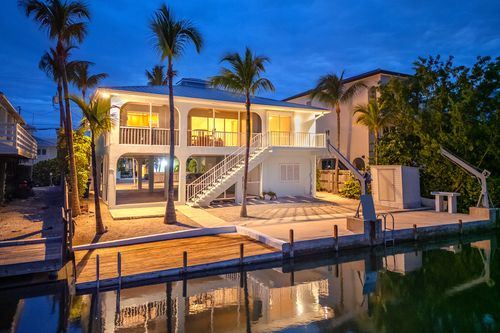 947 Gulf Dr, Summerland Key, FL, 33042-4840 | Card Image