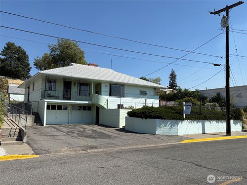 10 W Dewberry St, Omak, WA, 98841-9201 | Card Image