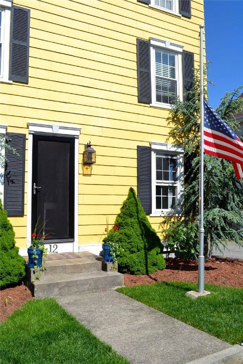 3-12 Third School St, Bristol, RI, 02809-3288 | Card Image