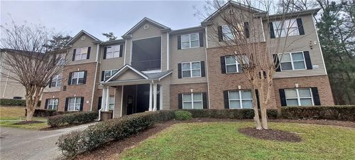 8304 Fairington Ridge Cir, lithonia, GA, 30038-5617 | Card Image