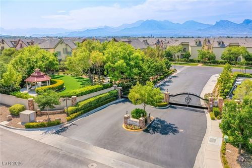 9152 Whitekirk Pl, Las Vegas, NV, 89145-8720 | Card Image