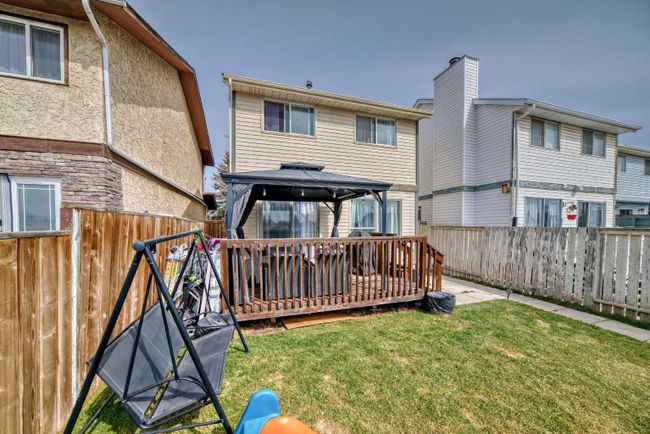 59 Castlegrove Road Ne, Home with 3 bedrooms, 1 bathrooms and 2 parking in Calgary AB | Image 39