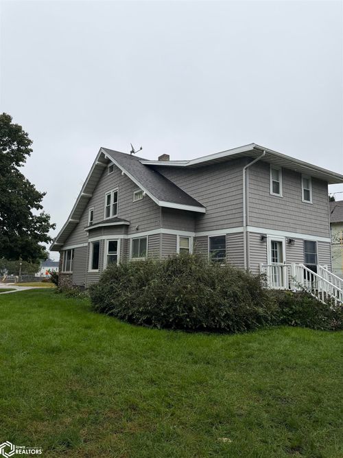 245 Foster Blvd, Iowa Falls, IA, 50126-1907 | Card Image