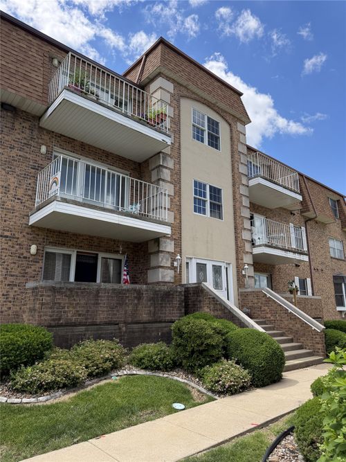 303-516 Lincoln St, Pella, IA, 50219-1282 | Card Image