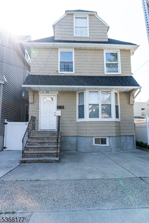 695 Clifton Ave, Newark, NJ, 07104-3101 | Card Image