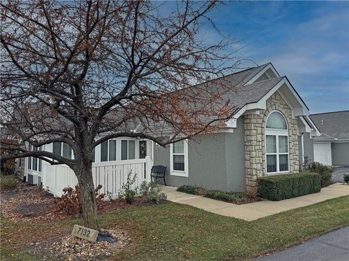 7132 Hedge Lane Ter, Shawnee, KS, 66227-5514 | Card Image