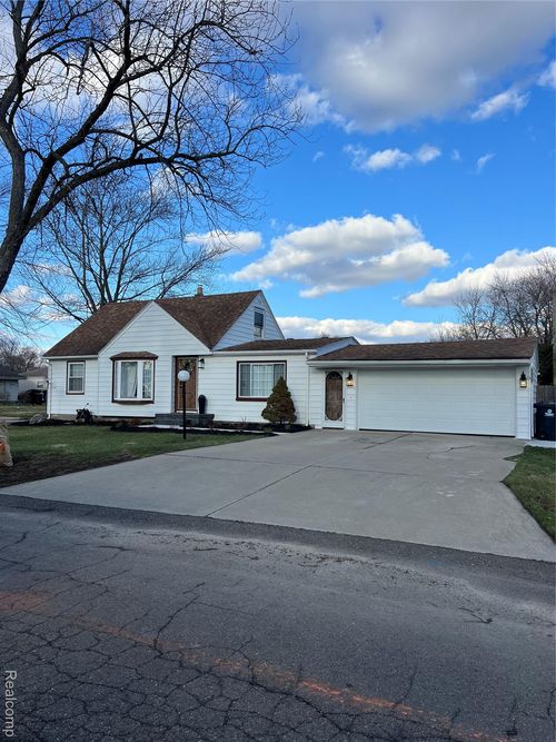 1411 Beatrice St, Westland, MI, 48186-4981 | Card Image