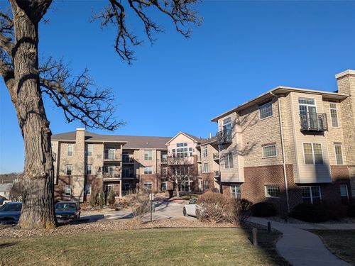 apt-218-3031 Grand Ave, Des Moines, IA, 50312-4211 | Card Image