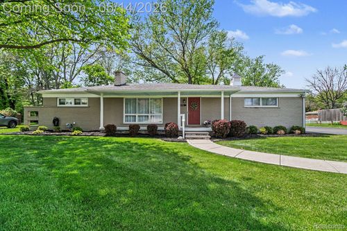 27991 Green Willow St, Farmington Hills, MI, 48331-5606 | Card Image