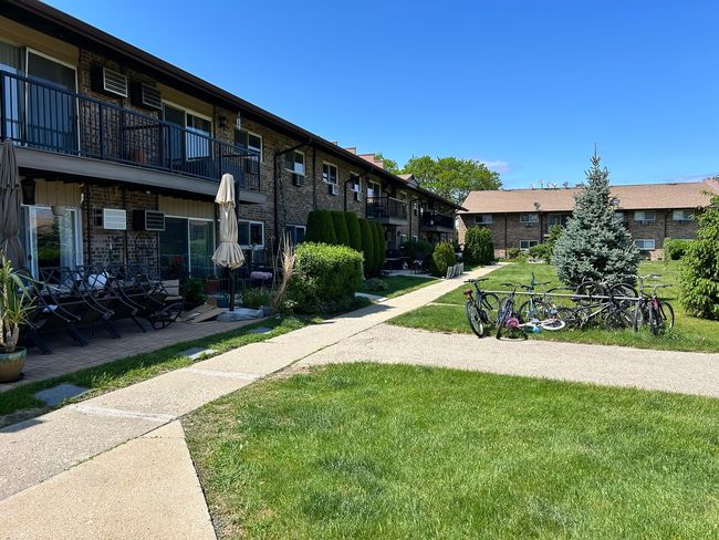 APT-201 - 822 E Old Willow Rd, Condo with 3 bedrooms, 2 bathrooms and 2 parking in Prospect Heights IL | Image 20
