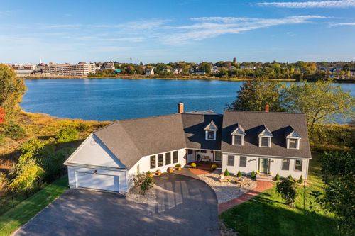 12 Ruth St, Portsmouth, NH, 03801-3624 | Card Image