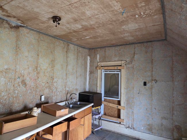 305 N Clark St, House other with 4 bedrooms, 2 bathrooms and null parking in Reynolds IN | Image 6