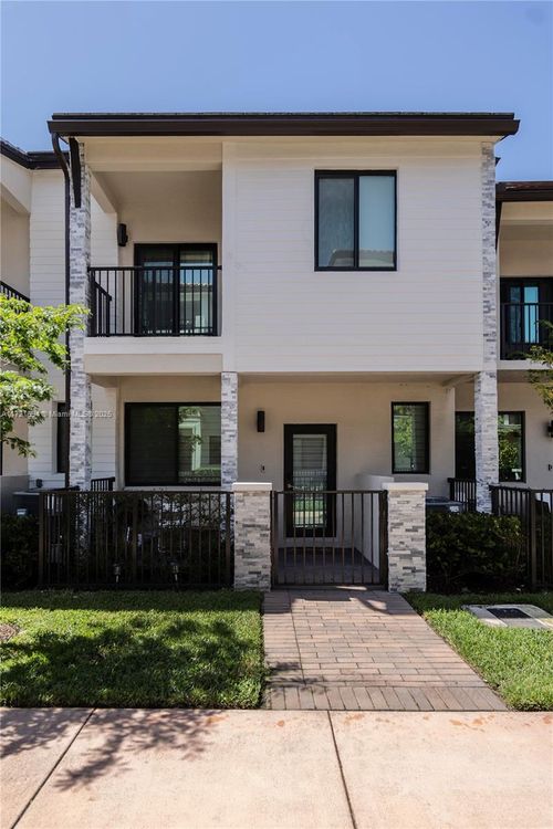 4552 Nw 83rd Path, Doral, FL, 33166-5936 | Card Image