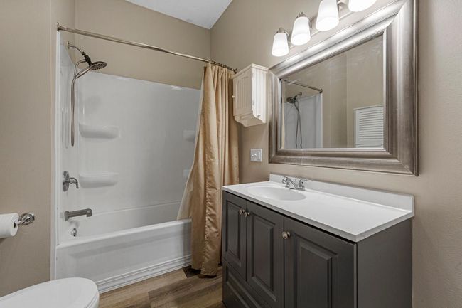 24 Bathroom.jpg | Image 18