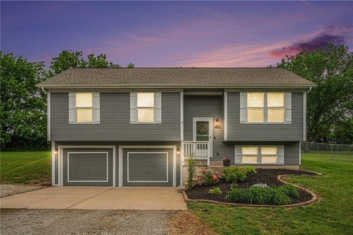 5862 Sw Reed Ln, Trimble, MO, 64492-8129 | Card Image